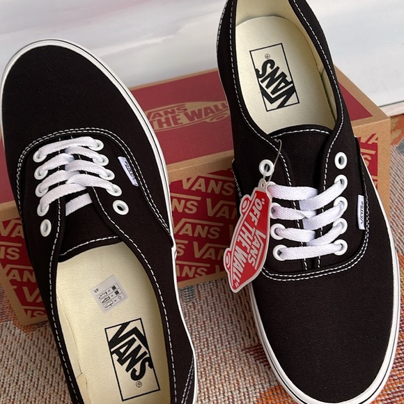 Vans Men’s Authentic Stacked
Canvas Black/True White
VN0A5KXXBMX
Platforms - Picture 12 of 16